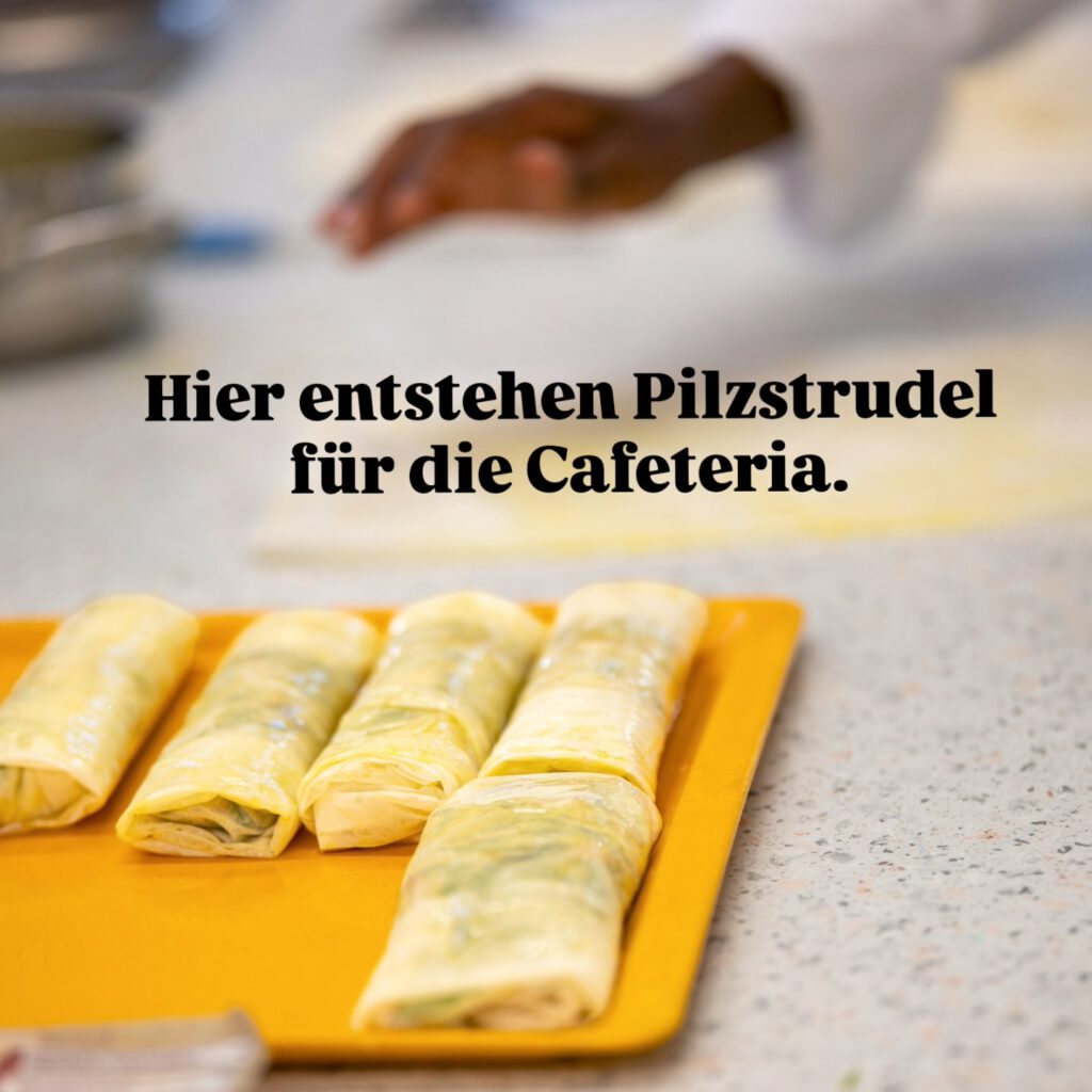 Hier entstehen Pilzstrudel für die Cafeteria